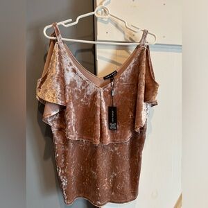 Cable & Guage- Crushed Velvet cold shoulder top. Size Large, NWT